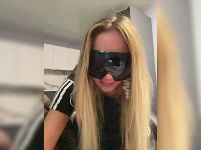 blondalina live cam preview