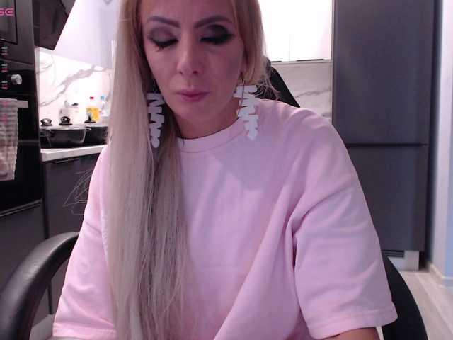 blondalina live cam preview