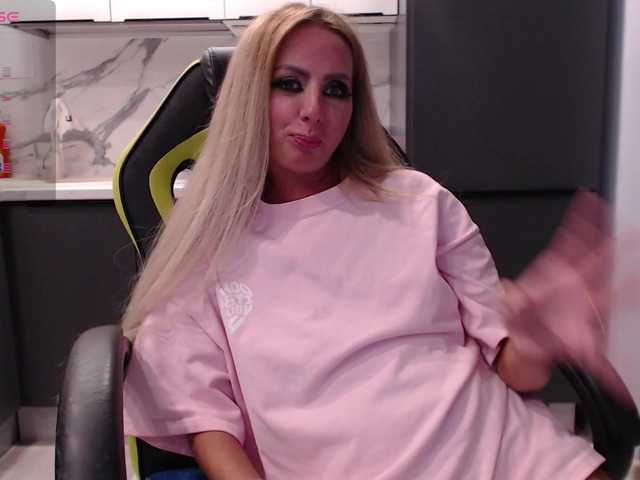 blondalina live cam on BongaCams