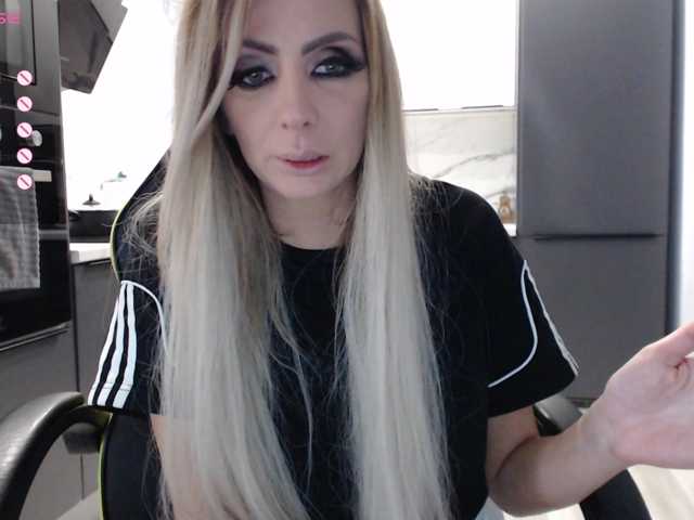 blondalina live cam preview