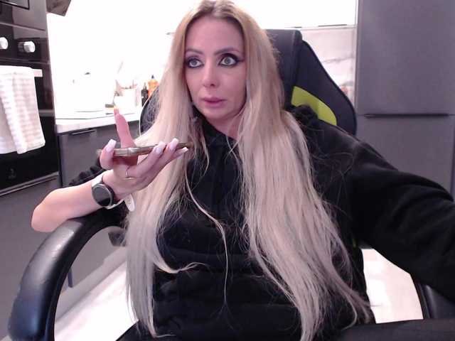 blondalina live cam preview
