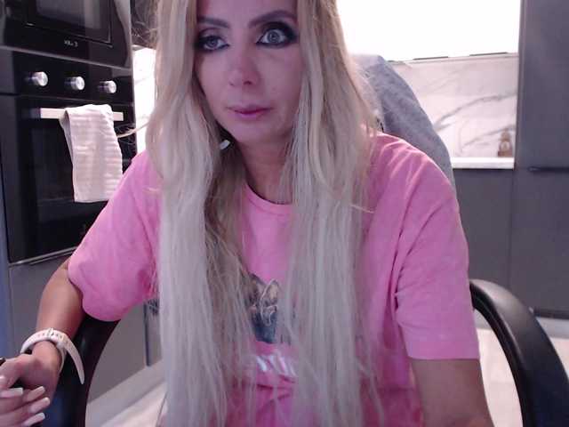 blondalina live cam on BongaCams