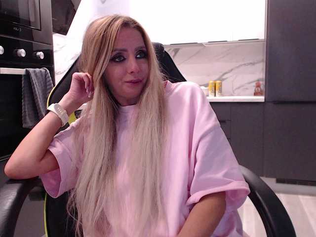 blondalina live cam on BongaCams
