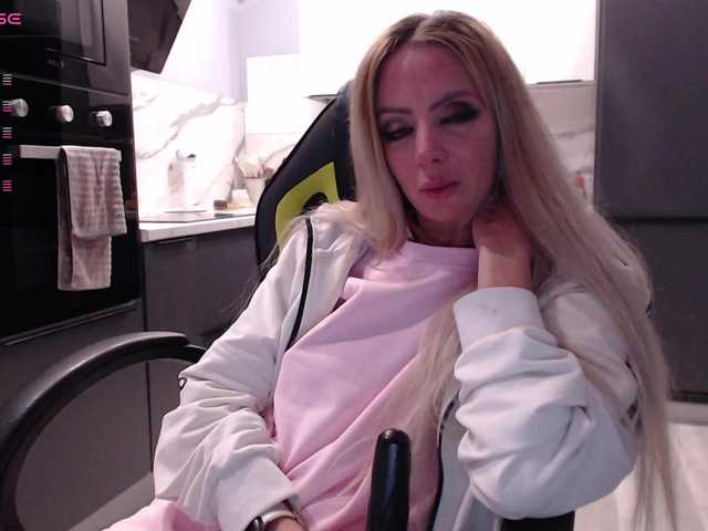 blondalina live cam preview