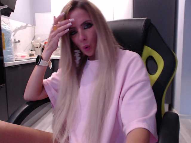 blondalina live cam on BongaCams