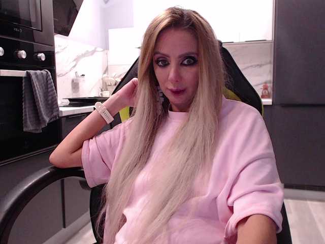 blondalina live cam on BongaCams