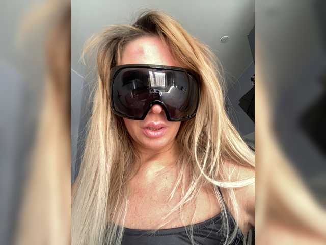 blondalina live cam preview