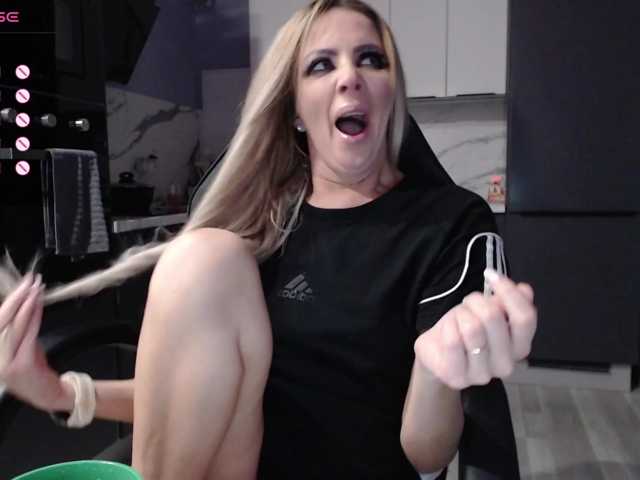 blondalina live cam on BongaCams