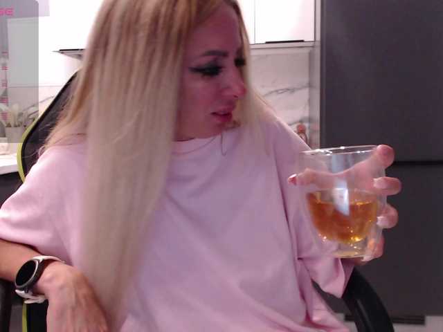 blondalina live cam on BongaCams