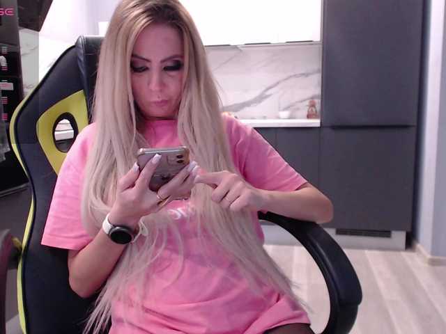 blondalina live cam on BongaCams