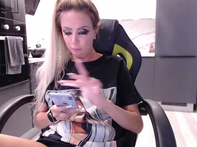 blondalina live cam on BongaCams