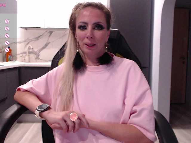 blondalina live cam on BongaCams