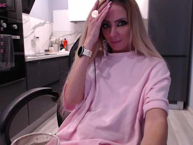 blondalina live cam on BongaCams