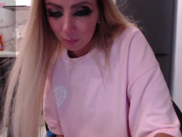 blondalina live cam on BongaCams