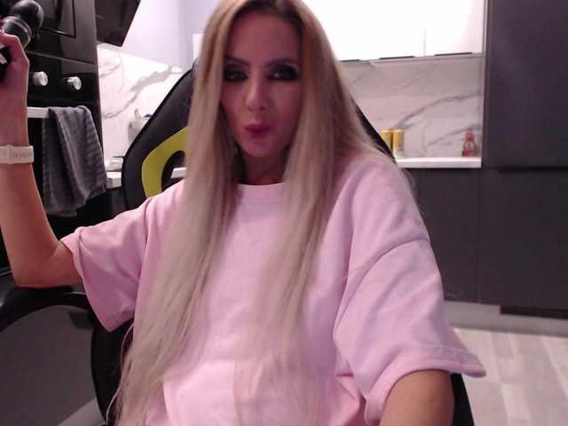 blondalina live cam on BongaCams