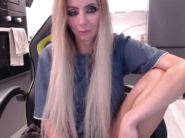blondalina live cam on BongaCams