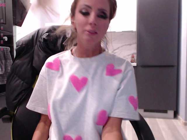 blondalina live cam on BongaCams