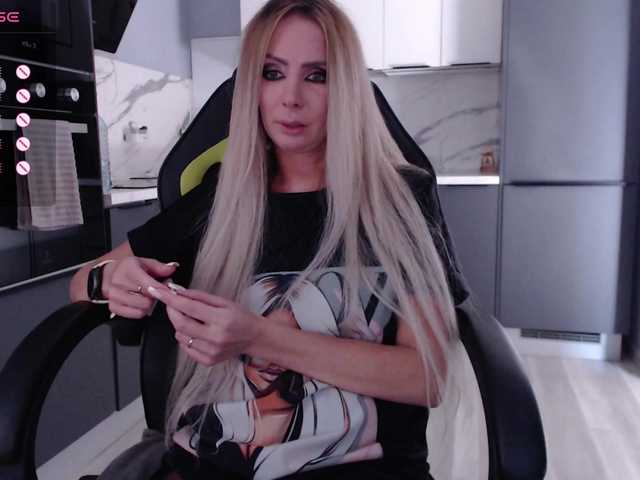 blondalina live cam preview