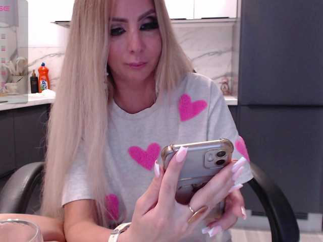 blondalina live cam on BongaCams