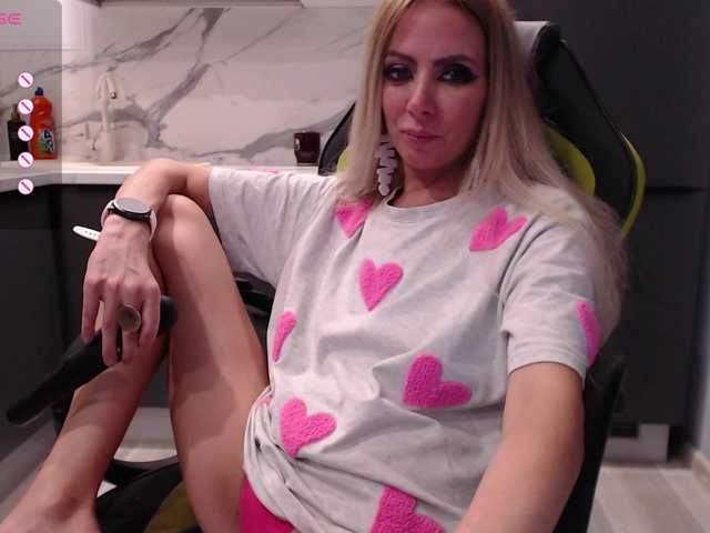 blondalina live cam on BongaCams