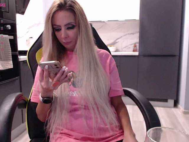 blondalina live cam on BongaCams