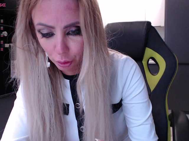 blondalina live cam on BongaCams
