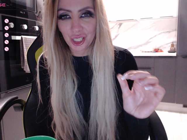 blondalina live cam preview
