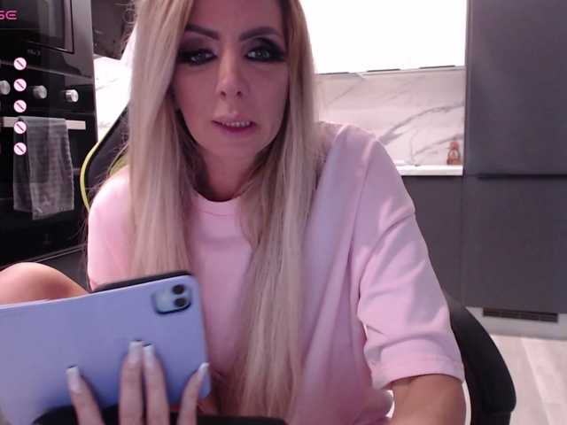 blondalina live cam preview