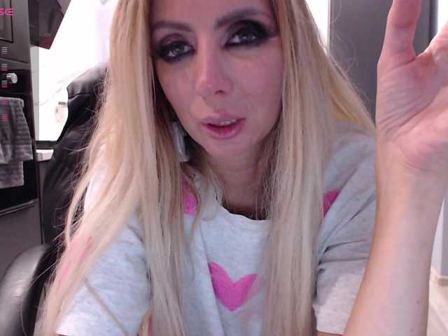 blondalina live cam on BongaCams