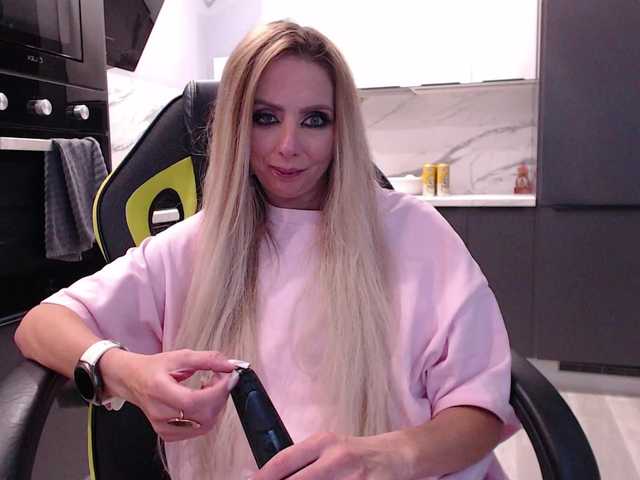 blondalina live cam on BongaCams