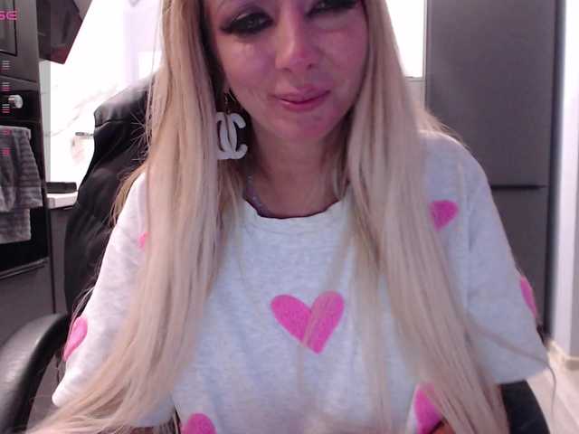 blondalina live cam on BongaCams