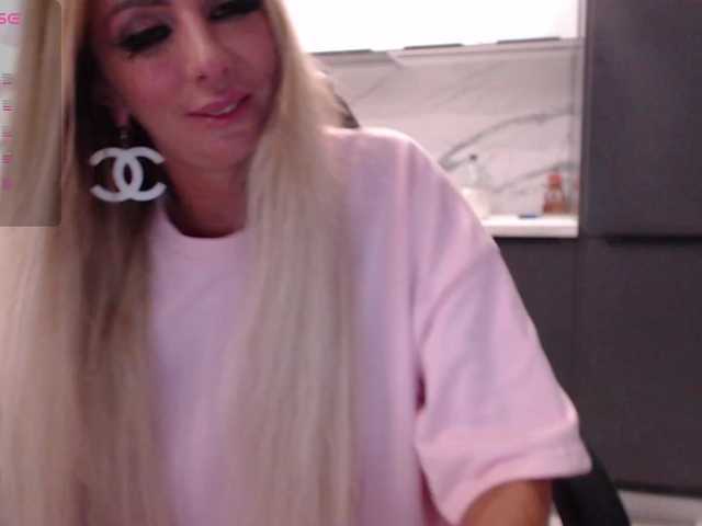 blondalina live cam on BongaCams