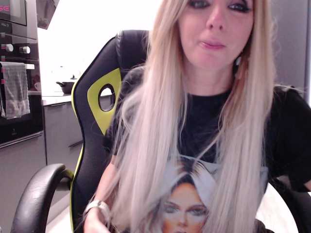 blondalina live cam on BongaCams