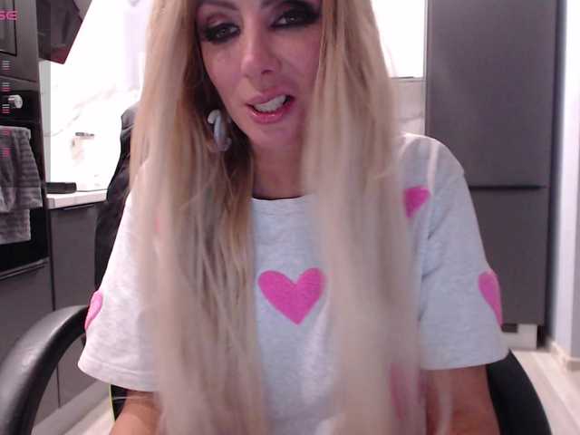 le modèle blondalina est en webcam porno dans un show sur le site bongacams, il possède les tags suivants: White/Caucasian,Blonde,Shaved