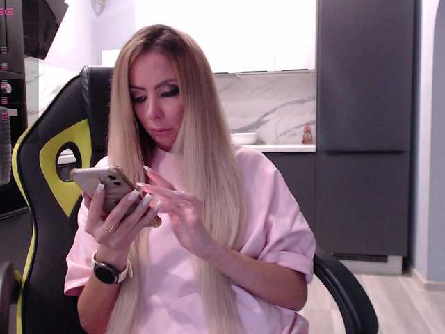 blondalina live cam preview