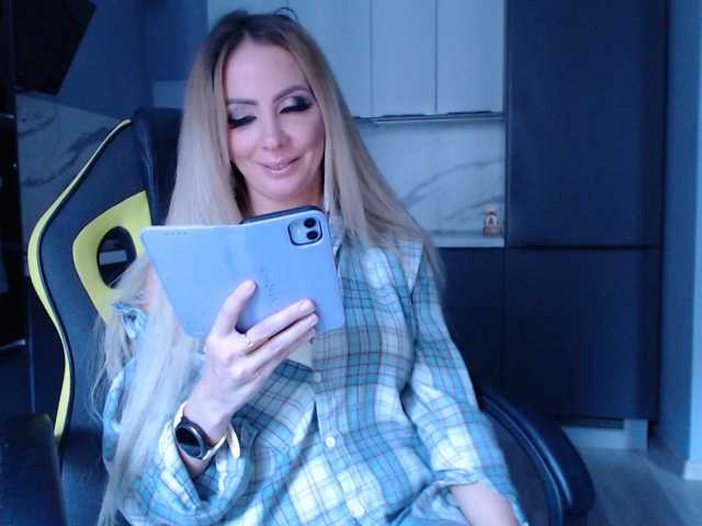 le modèle blondalina est en webcam porno dans un show sur le site bongacams, il possède les tags suivants: White/Caucasian,Blonde,Shaved