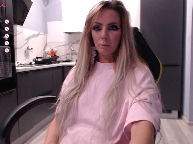 blondalina live cam on BongaCams