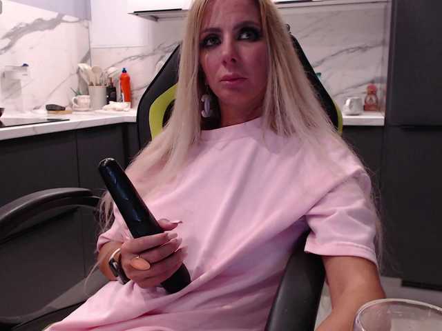blondalina live cam on BongaCams