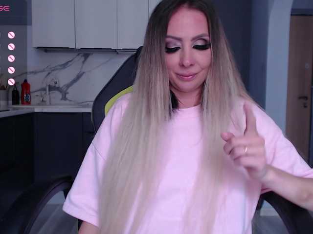 blondalina live cam on BongaCams