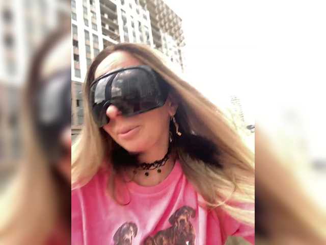 blondalina live cam on BongaCams