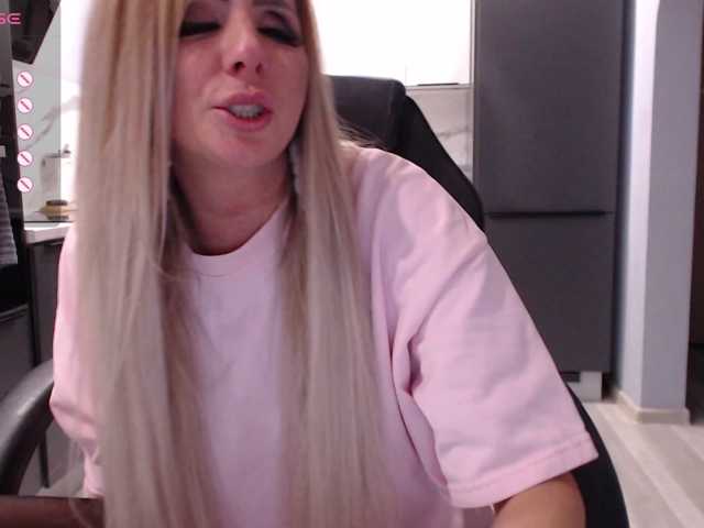 blondalina live cam on BongaCams
