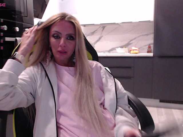 blondalina live cam on BongaCams
