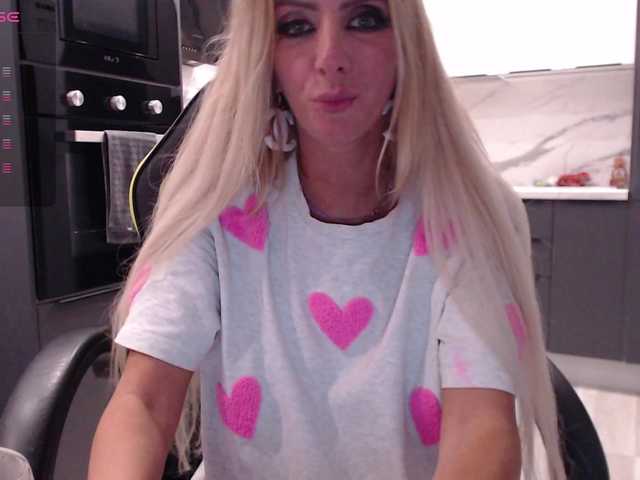blondalina live cam on BongaCams