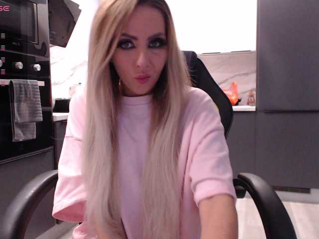 blondalina live cam on BongaCams