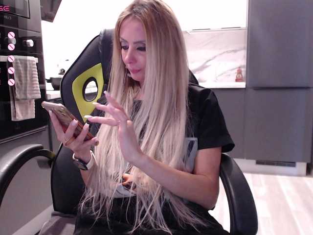 blondalina live cam on BongaCams