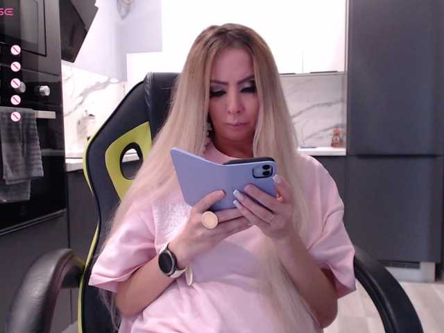 blondalina live cam on BongaCams