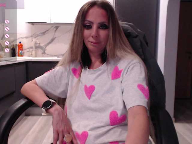 blondalina live cam on BongaCams