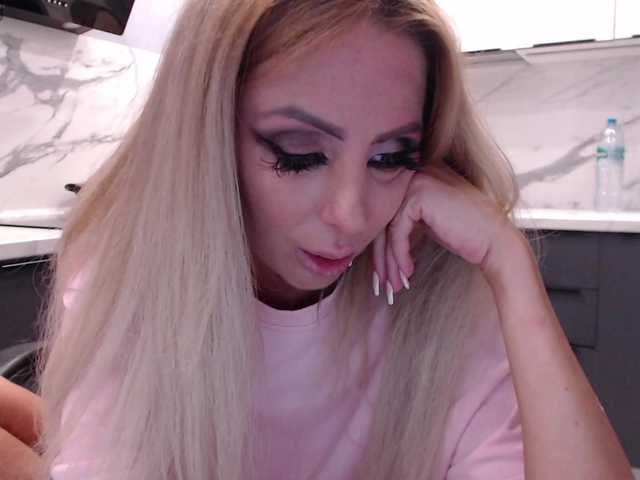 blondalina Live Cam on BongaCams