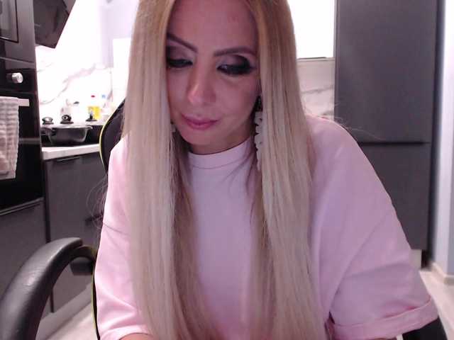 blondalina live cam on BongaCams