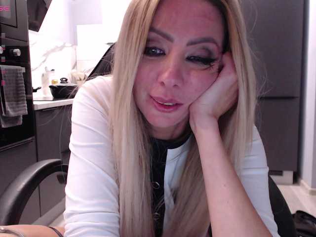 blondalina live cam on BongaCams